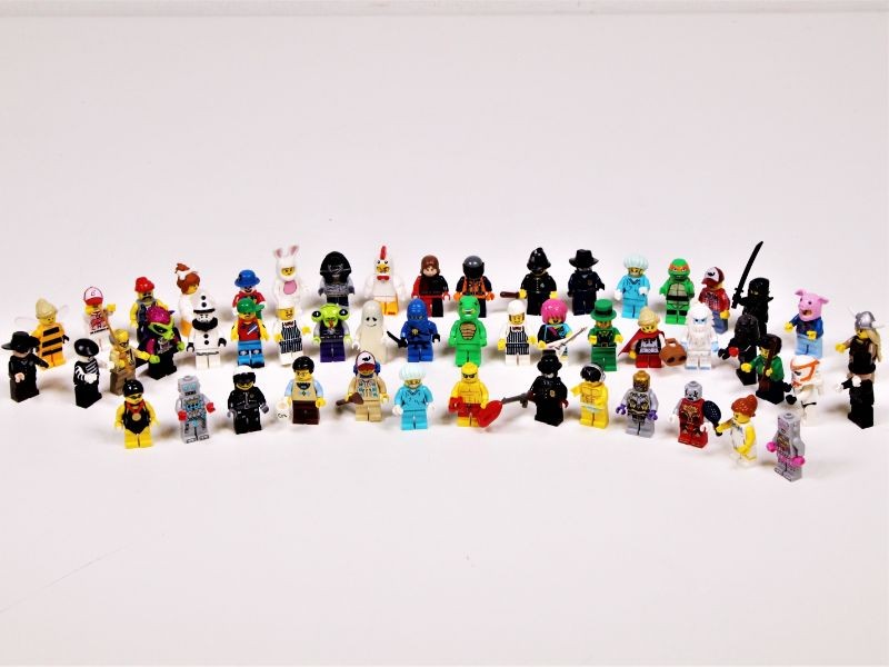 Lego set van 51 unieke figuren / poppetjes